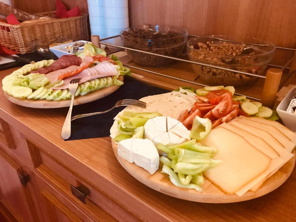 格兰德酒店 Hradec Králové 外观 照片
