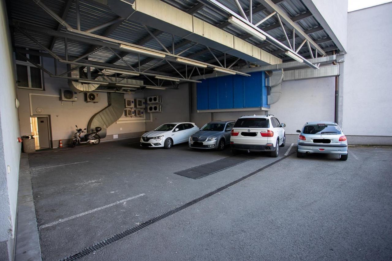 格兰德酒店 Hradec Králové 外观 照片