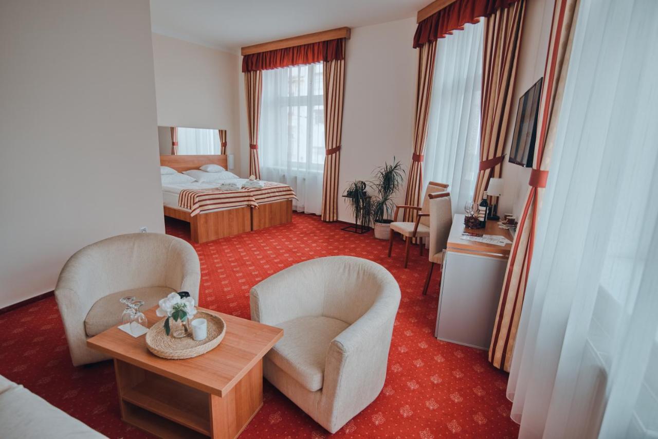 格兰德酒店 Hradec Králové 外观 照片