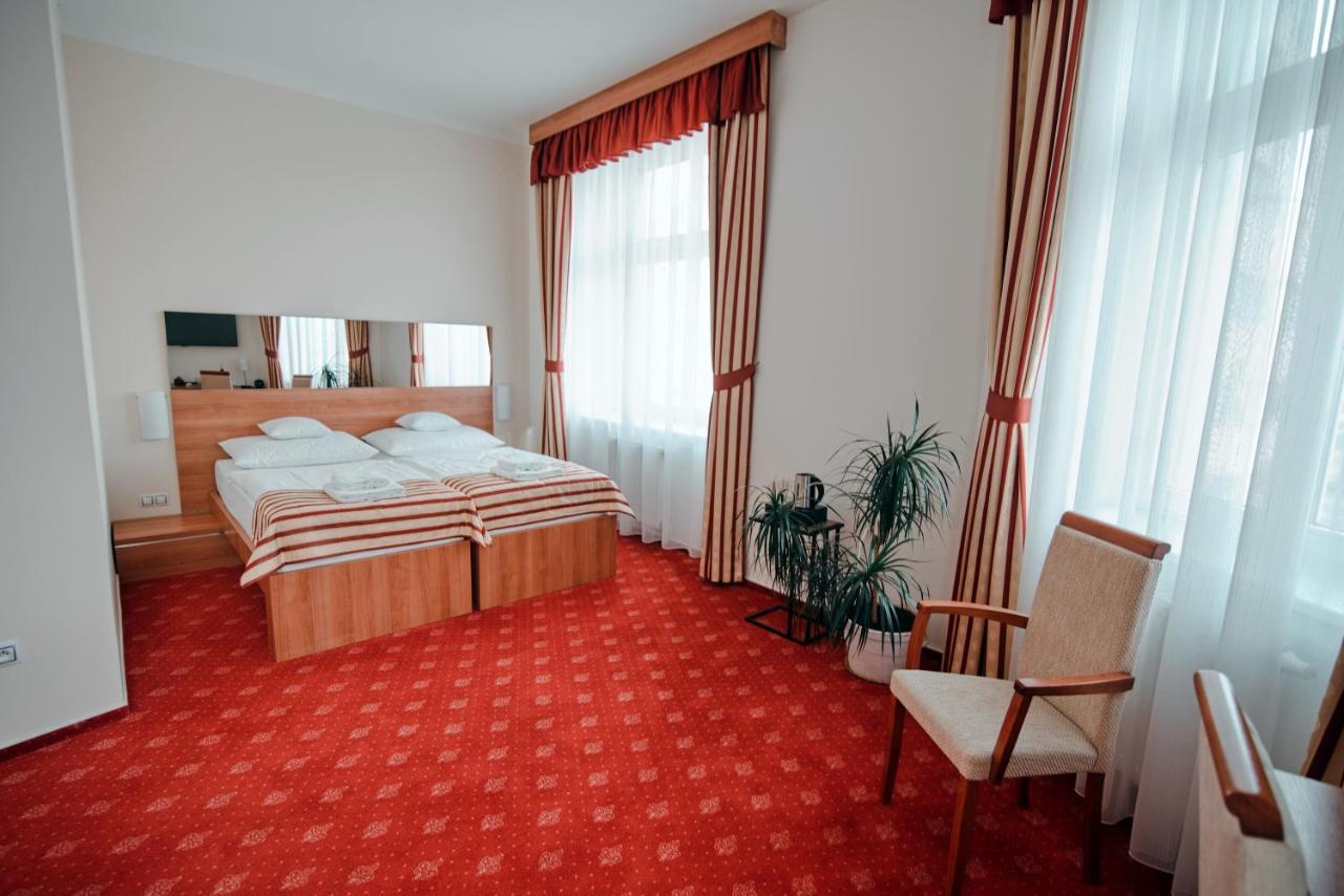 格兰德酒店 Hradec Králové 外观 照片