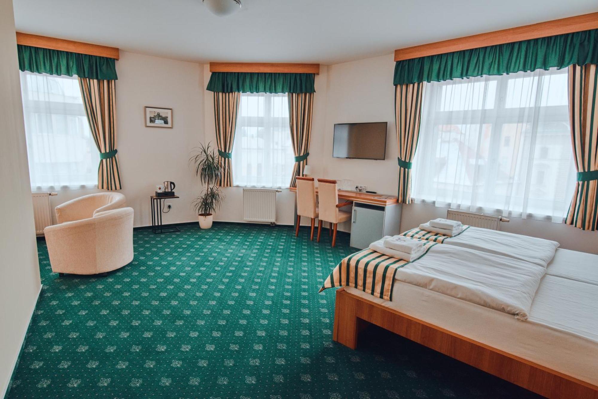 格兰德酒店 Hradec Králové 外观 照片