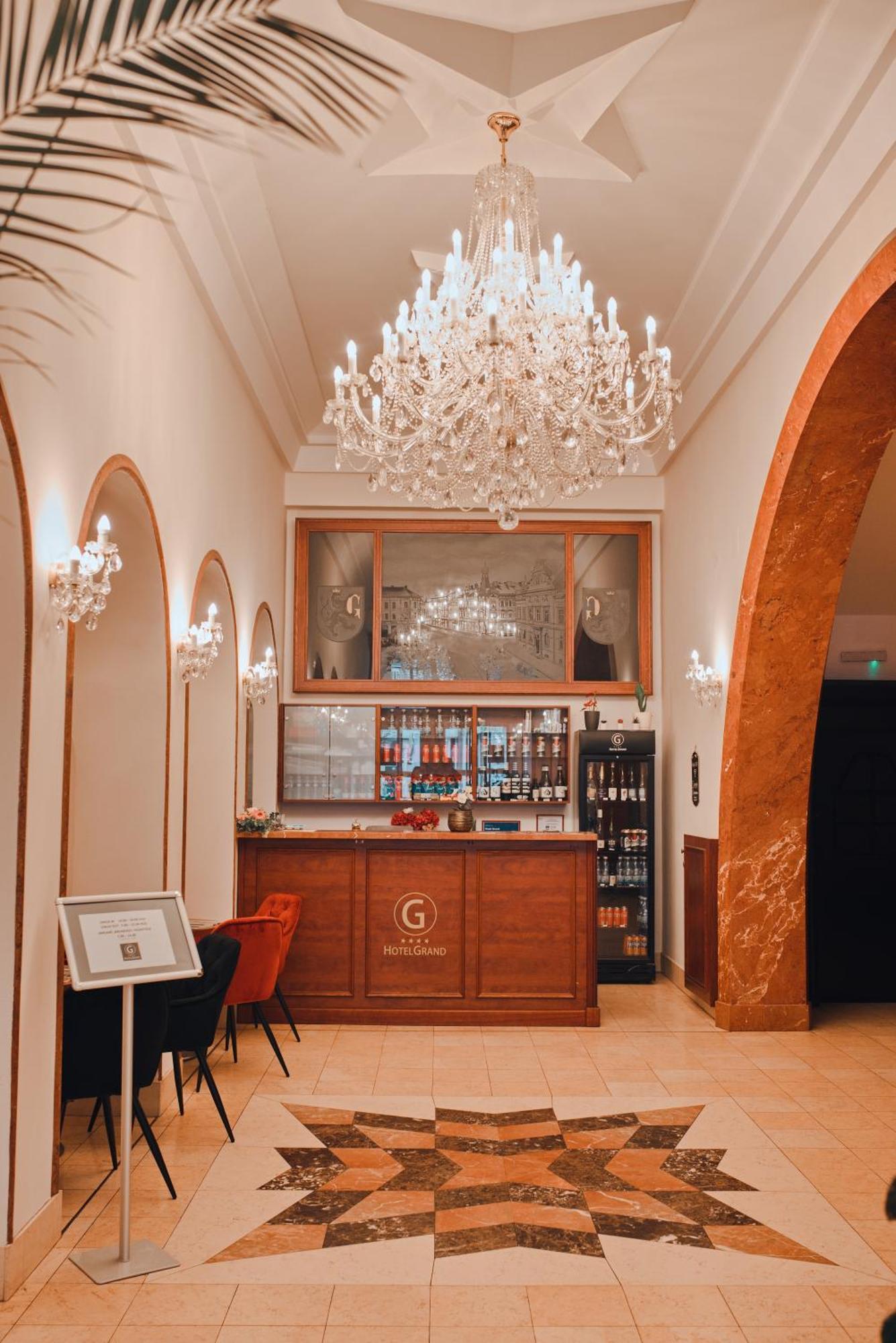 格兰德酒店 Hradec Králové 外观 照片